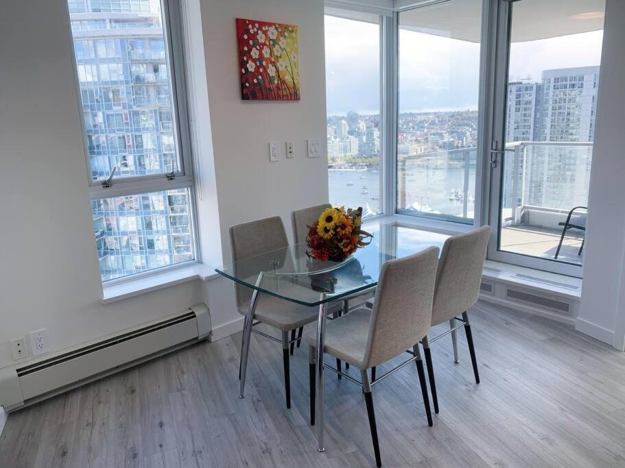 Apartmán Downtown 3Br/2Ba+Views+Skytrain+Free Parking Vancouver Exteriér fotografie
