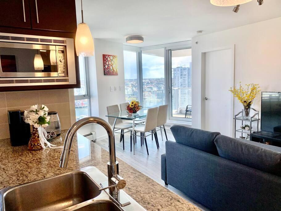 Apartmán Downtown 3Br/2Ba+Views+Skytrain+Free Parking Vancouver Exteriér fotografie