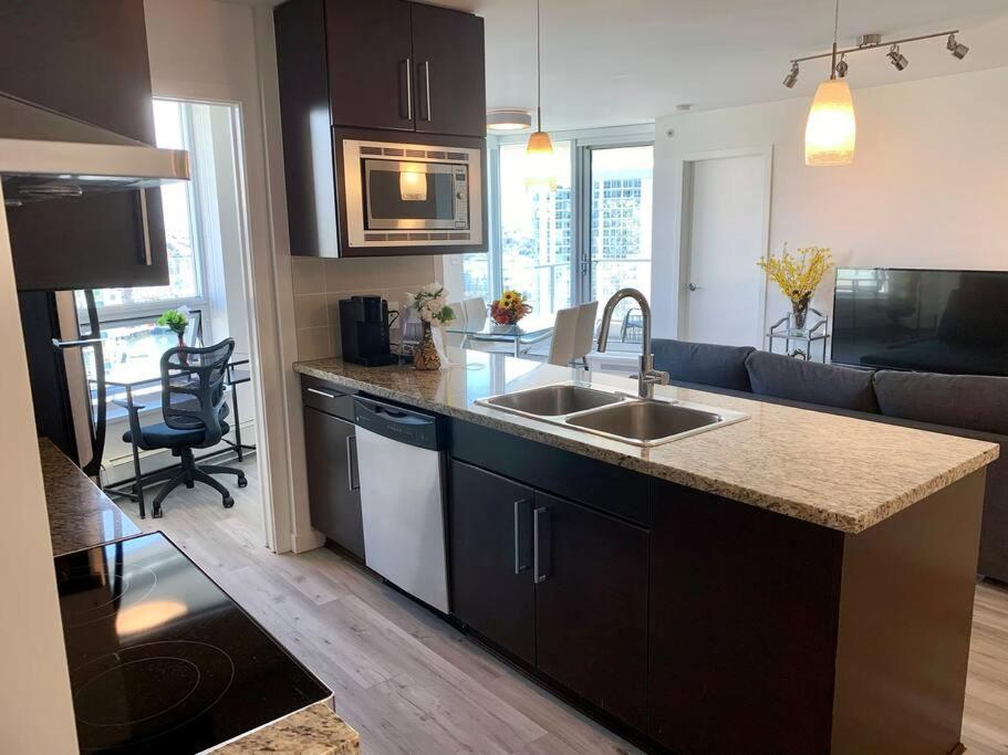 Apartmán Downtown 3Br/2Ba+Views+Skytrain+Free Parking Vancouver Exteriér fotografie